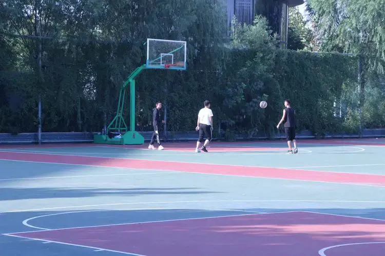 如何在封闭训练中培养篮球战术意识_0